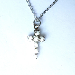 【チェコ製　チェコガラス　cross クロス　ネックレス】　白　十字架　ミルクガラス 2枚目の画像