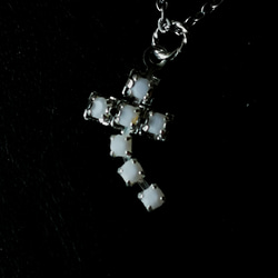 【チェコ製　チェコガラス　cross クロス　ネックレス】　白　十字架　ミルクガラス 5枚目の画像