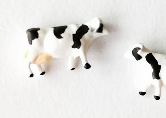 【　牧場の　癒し　牛ピアス】牛　乳牛　医療用スティール使用 牛乳　まきば　 2枚目の画像