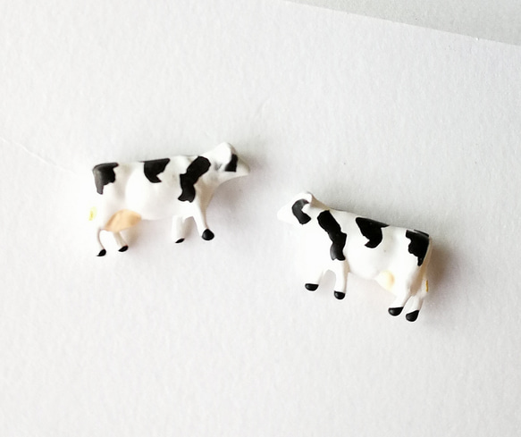 【　牧場の　癒し　牛ピアス】牛　乳牛　医療用スティール使用 牛乳　まきば　 3枚目の画像