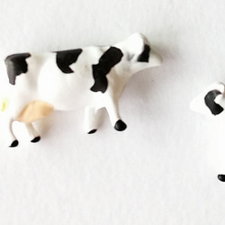 【オーダー品M様用　牧場の　癒し　イヤリング】牛　乳牛　医療用スティール使用 牛乳　まきば　イヤリング変更可能 2枚目の画像