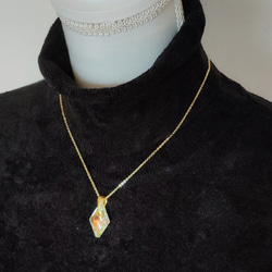 【スワロフスキー　大きいダイヤ（トランプ）27mm 　クリスタルオパール　の　ネックレス】 4枚目の画像