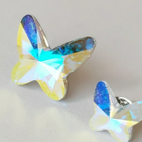 スワロフスキー 二羽の蝶（クリスタルオパール） 幸運のピンブローチ