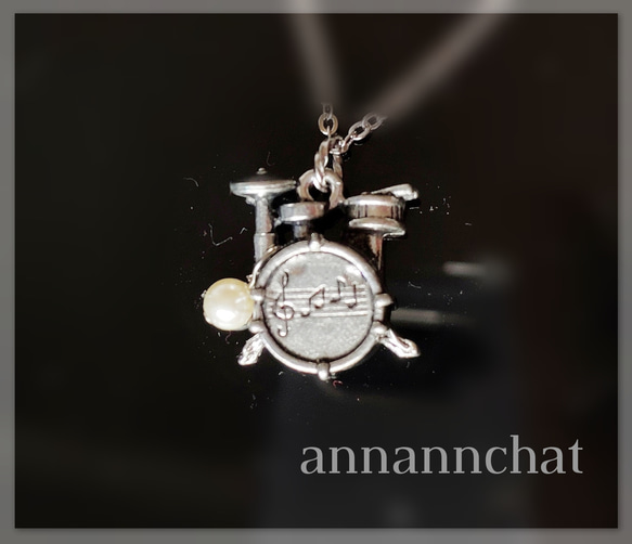 【 ドラム(楽器）のネックレス③】アメリカ製　ピューター素材 3枚目の画像