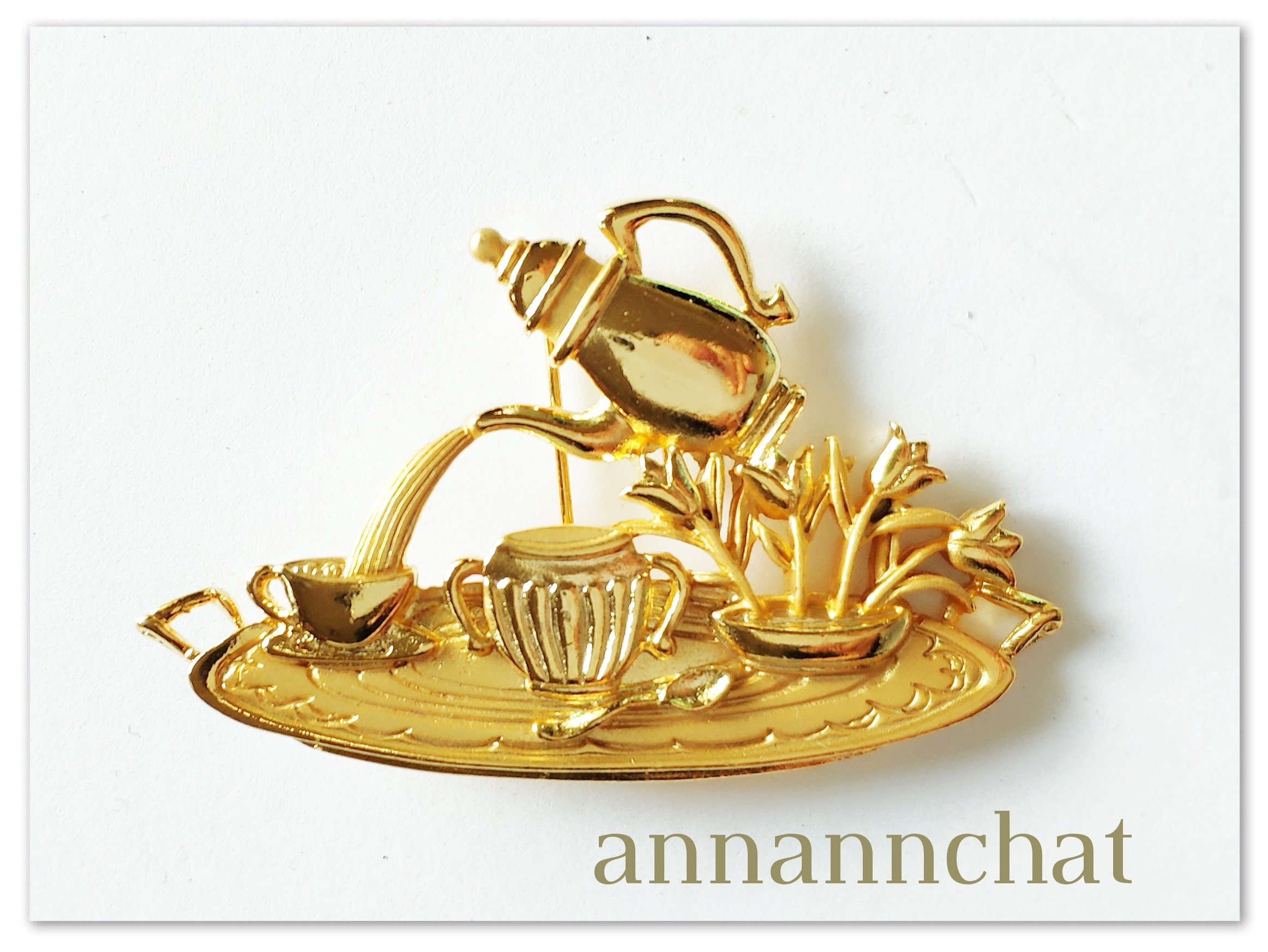 【ビンテージ　お茶の時間　アフタヌーンティ　の　ブローチ】母の日にも　カップ　紅茶　ポット