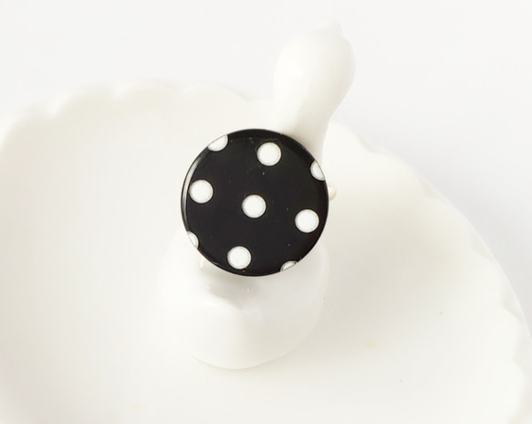 【イタリア製　polka dot　水玉　のリング】黒　白　母の日 5枚目の画像