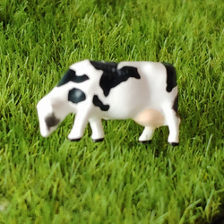 【　牧場の牛　癒しのピンブローチ】牛　乳牛 牛乳　まきば　 4枚目の画像