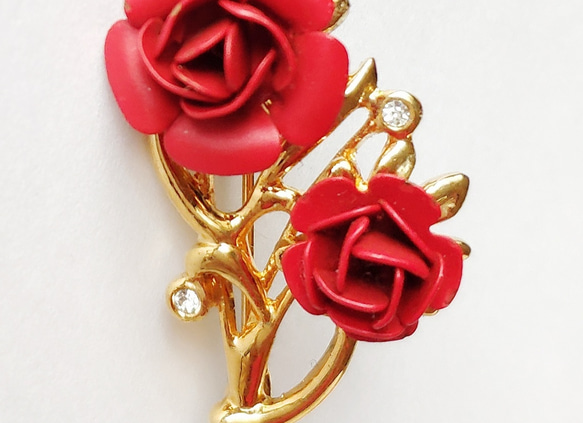 【ヴィンテージ　赤い薔薇（バラ）　ラインストーン　　ブローチ】母の日　４３ｍｍ　薔薇好きな方へ 2枚目の画像