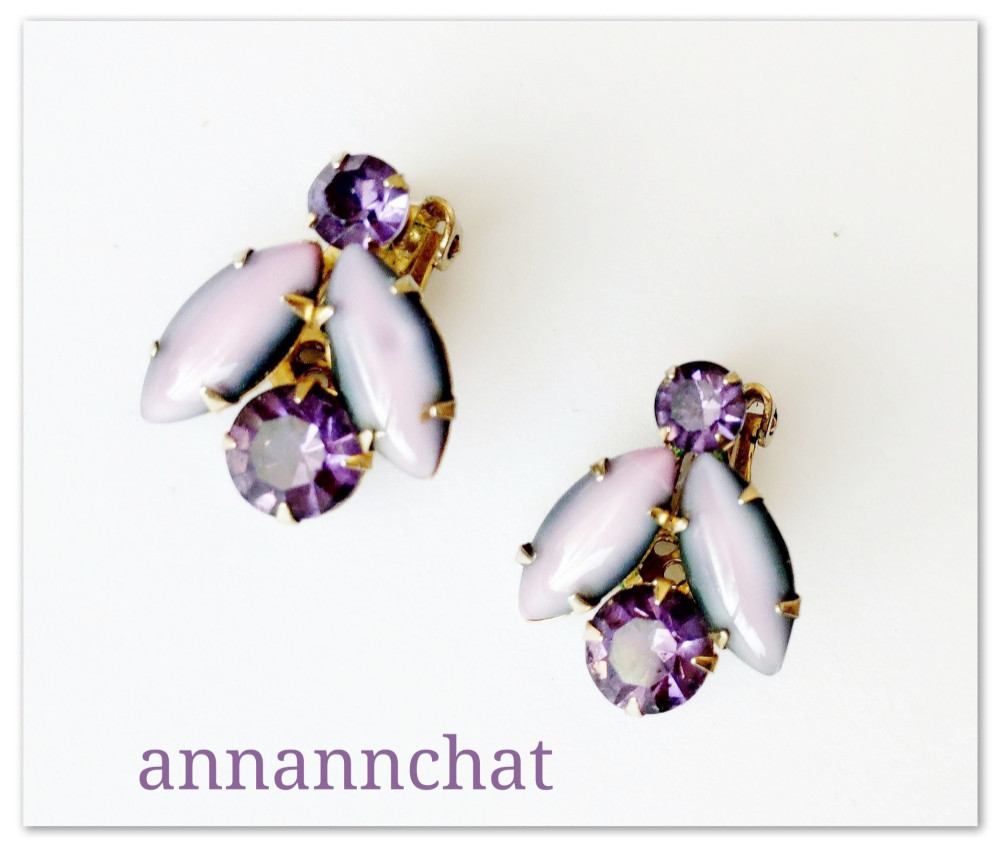【ビンテージ　ラインストーン　ラベンダー　紫のイヤリング】