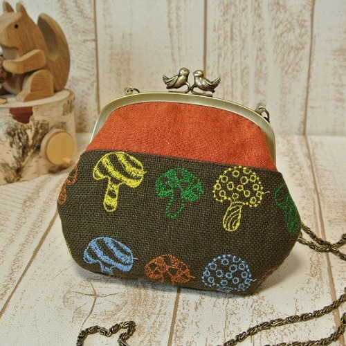 ハンドメイド　ミナペルホネン刺繍生地使用のがま口バック　希少柄 ハンドメイドミナペルホネン刺繍生地使用のがま口バック希少柄