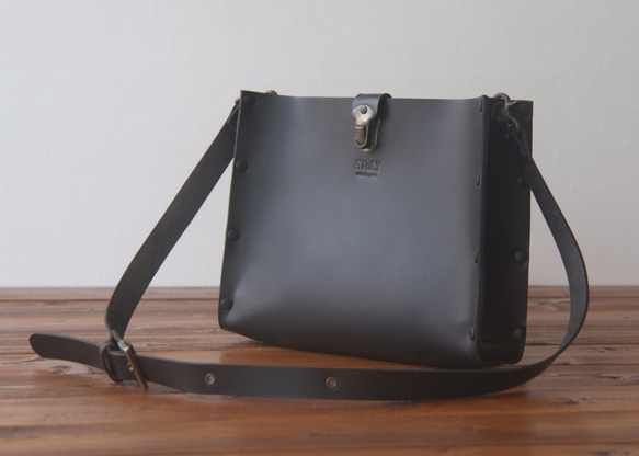 [国産本革]ショルダーバッグ NSB（ブラック）SToLY Leather Bag/ストーリー レザーショルダーバッグ 1枚目の画像