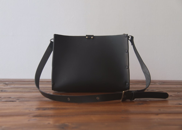 [国産本革]ショルダーバッグ NSB（ブラック）SToLY Leather Bag/ストーリー レザーショルダーバッグ 3枚目の画像