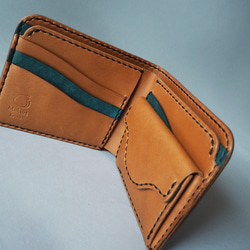 イタリアンレザーの二つ折り財布（ブルー×キャメル） 2枚目の画像