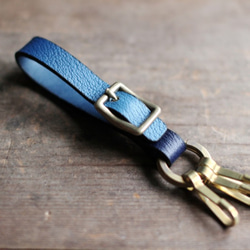 靛藍色皮革[shiboai]黃銅金屬配件鑰匙扣[Tenai] 第1張的照片