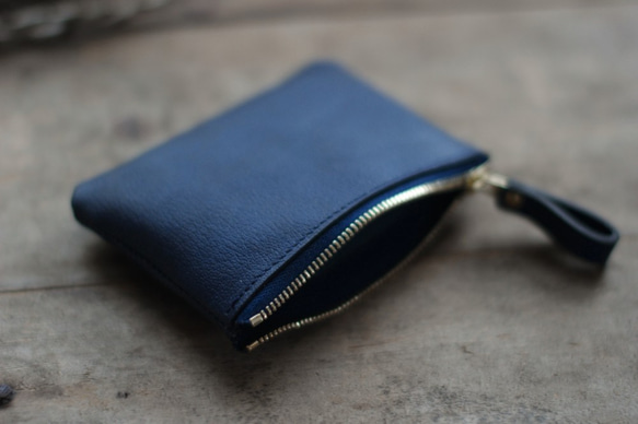 [福袋]靛藍染色皮革[shiboai]拉鍊袋和靛藍染色皮革[韁繩]杯墊 第2張的照片