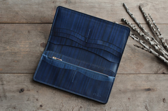 靛藍染色皮革 [migaki] 長皮夾 [墨水條紋] 第2張的照片