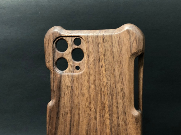 iPhone 11 Pro 胡桃木 木製手機殼 第2張的照片