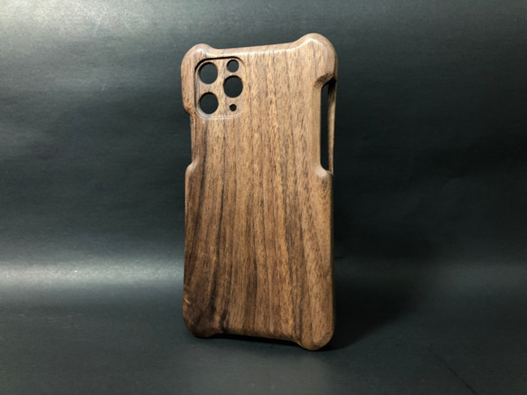 iPhone 11 Pro 胡桃木 木製手機殼 第4張的照片