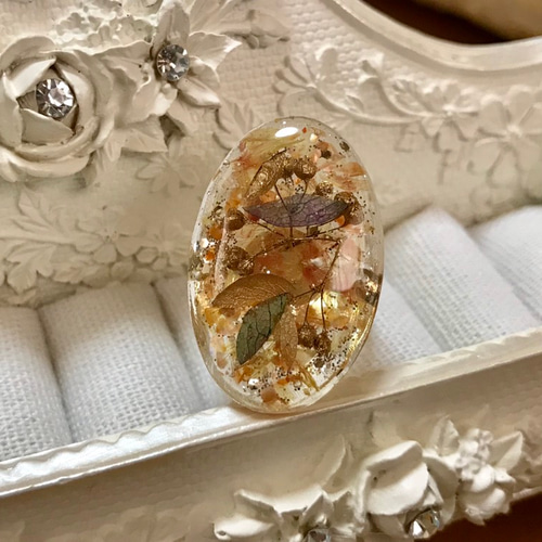 レジン イヤリング エメラルドグリーン カスミソウ ドライフラワー