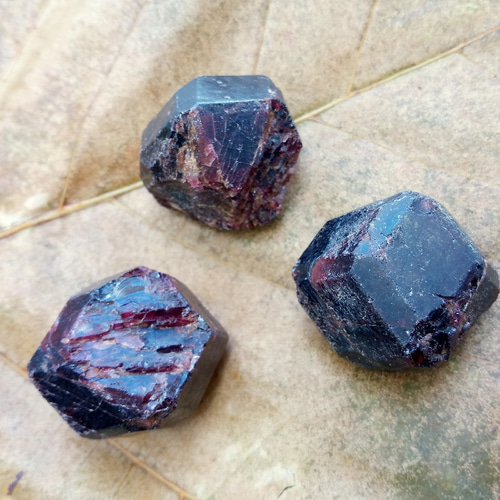 お選びください◇特大ガーネット原石1点 天然石 HAYSTONE 通販