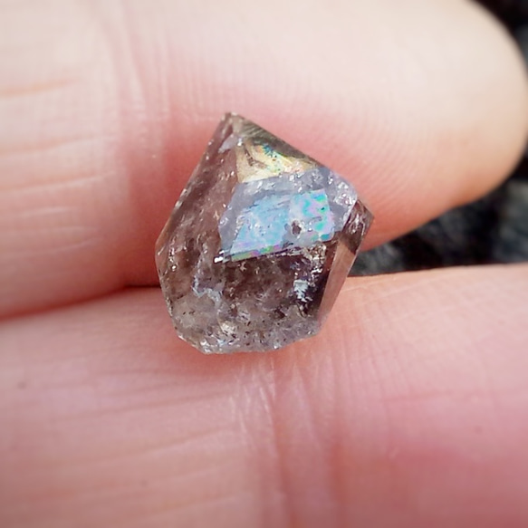 虹カーボン◆オイルインクォーツ11mm3.5ct 3枚目の画像