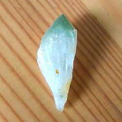 薄緑キャンドル◆国産水晶◆原石 3枚目の画像
