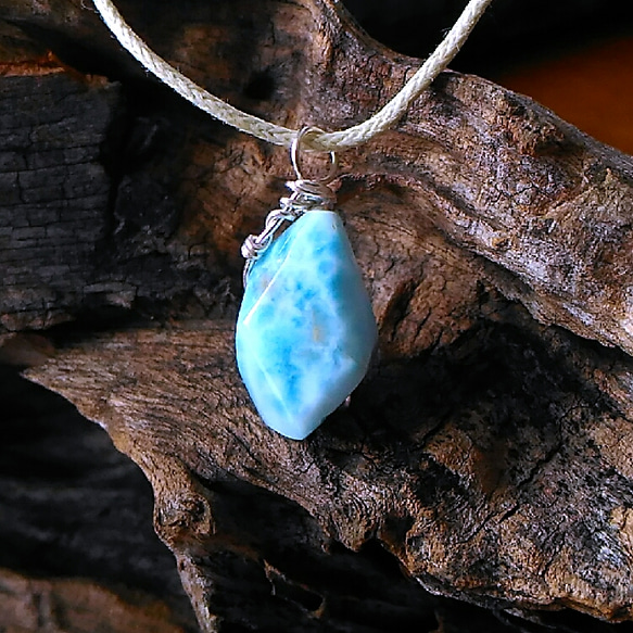 ダイヤ型ラフカット◇ラリマー◇ワイヤーラッピング ネックレス