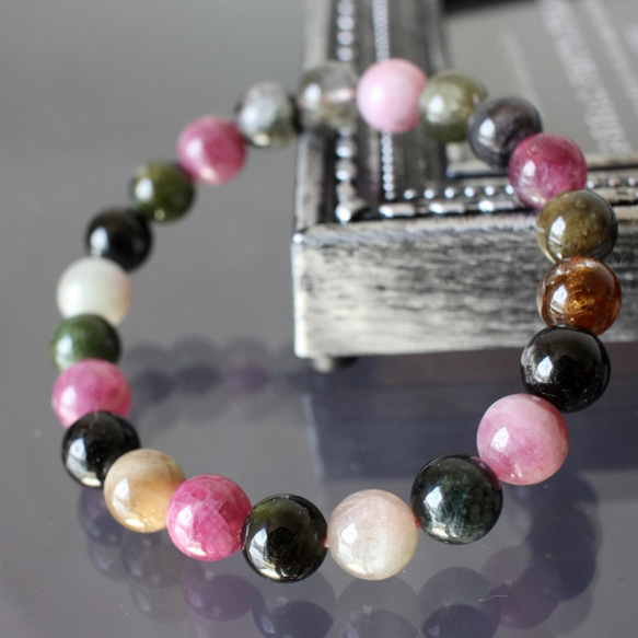 多彩なトルマリン（ミックスカラー・マルチカラー）をぐるっと配置した