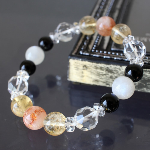 サンストーンとムーンストーンとシトリンとモリオンとバッキーボール  