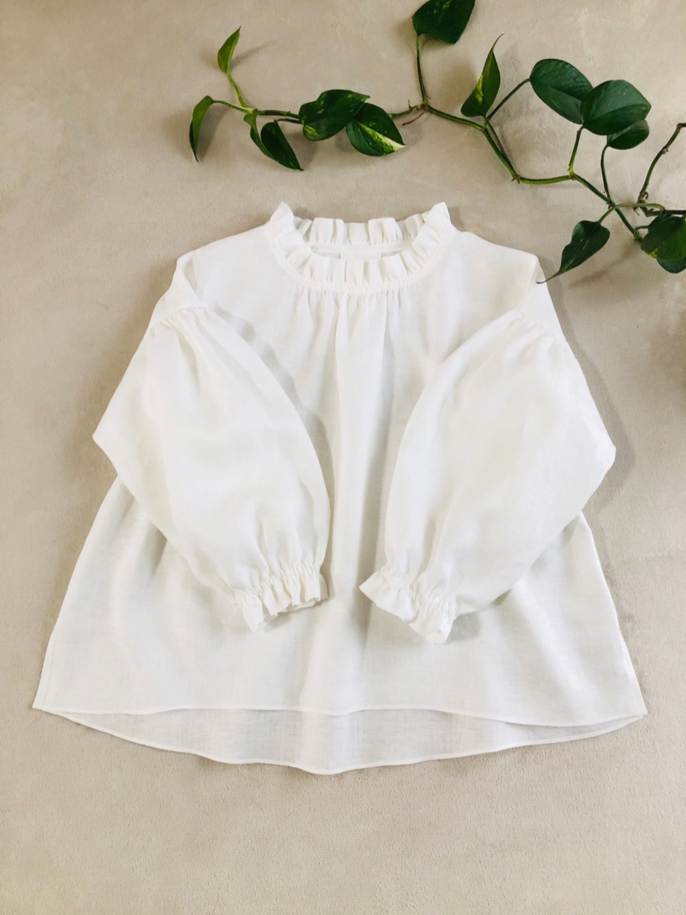 再販5リネン新作♪フリル衿のふんわりギャザー袖のブラウス白