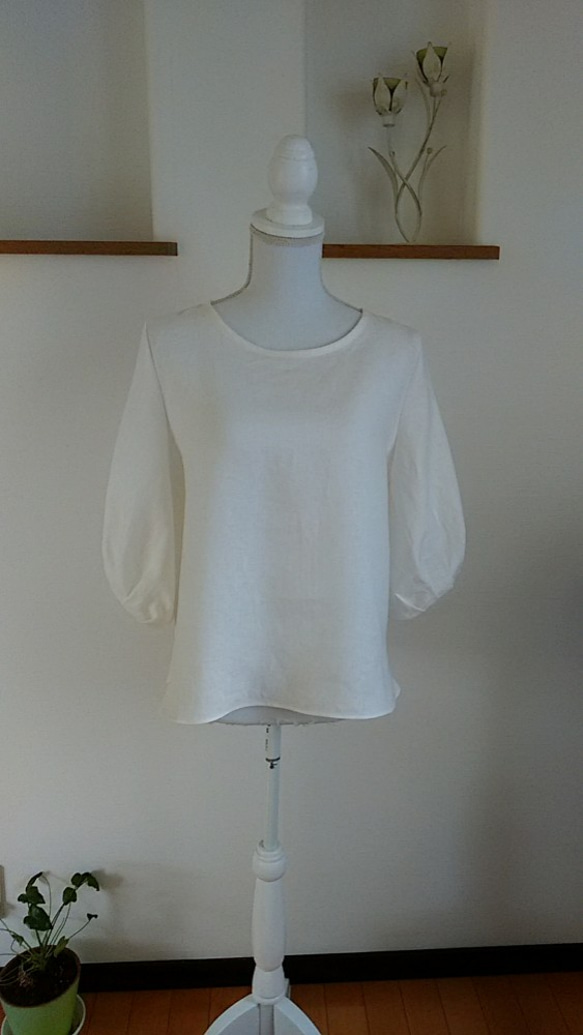 リネンバルーンカフス袖２wayブラウス白 1枚目の画像