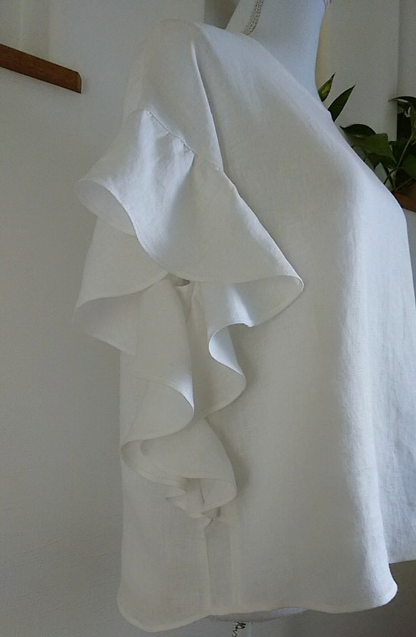 再販Wガーゼ大人素敵なフリル袖ブラウスネービー 5枚目の画像