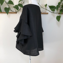 （再販19❣️）リネンゆったりめなフリル袖のプルオーバー黒 3枚目の画像