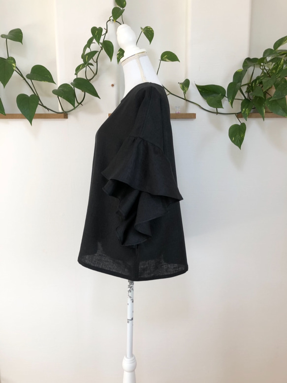 （再販19❣️）リネンゆったりめなフリル袖のプルオーバー黒 4枚目の画像