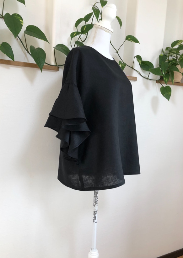 （再販19❣️）リネンゆったりめなフリル袖のプルオーバー黒 12枚目の画像