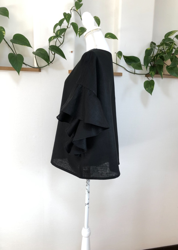 （再販19❣️）リネンゆったりめなフリル袖のプルオーバー黒 9枚目の画像