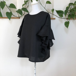 （再販19❣️）リネンゆったりめなフリル袖のプルオーバー黒 11枚目の画像