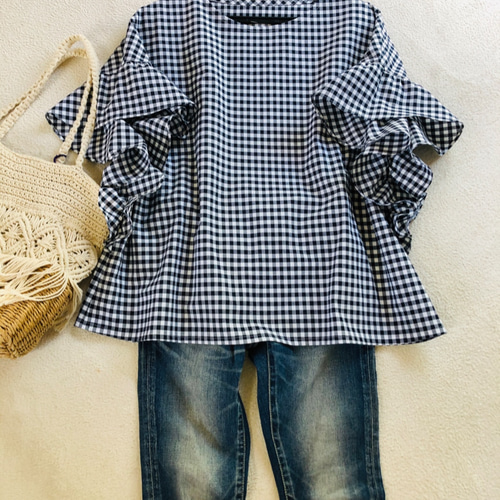 ゆったりプルオーバー　ギンガムチェック　ハンドメイド 再販❣️ギンガムチェックゆったりめなフリル袖のプルオーバー白