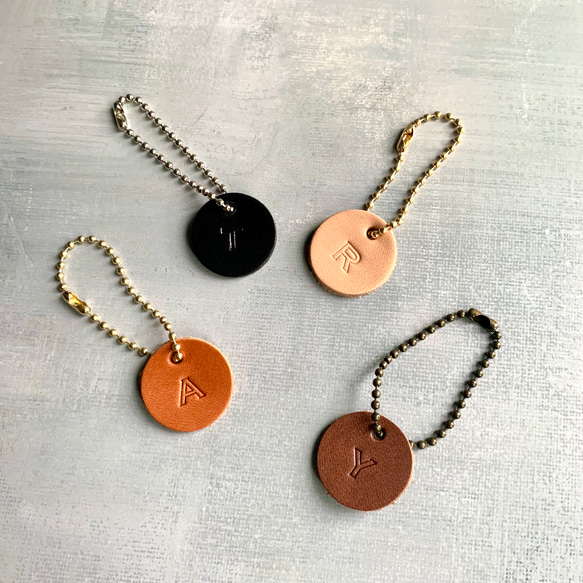 選べるカラー！イニシャル入り レザー チャーム ストラップ