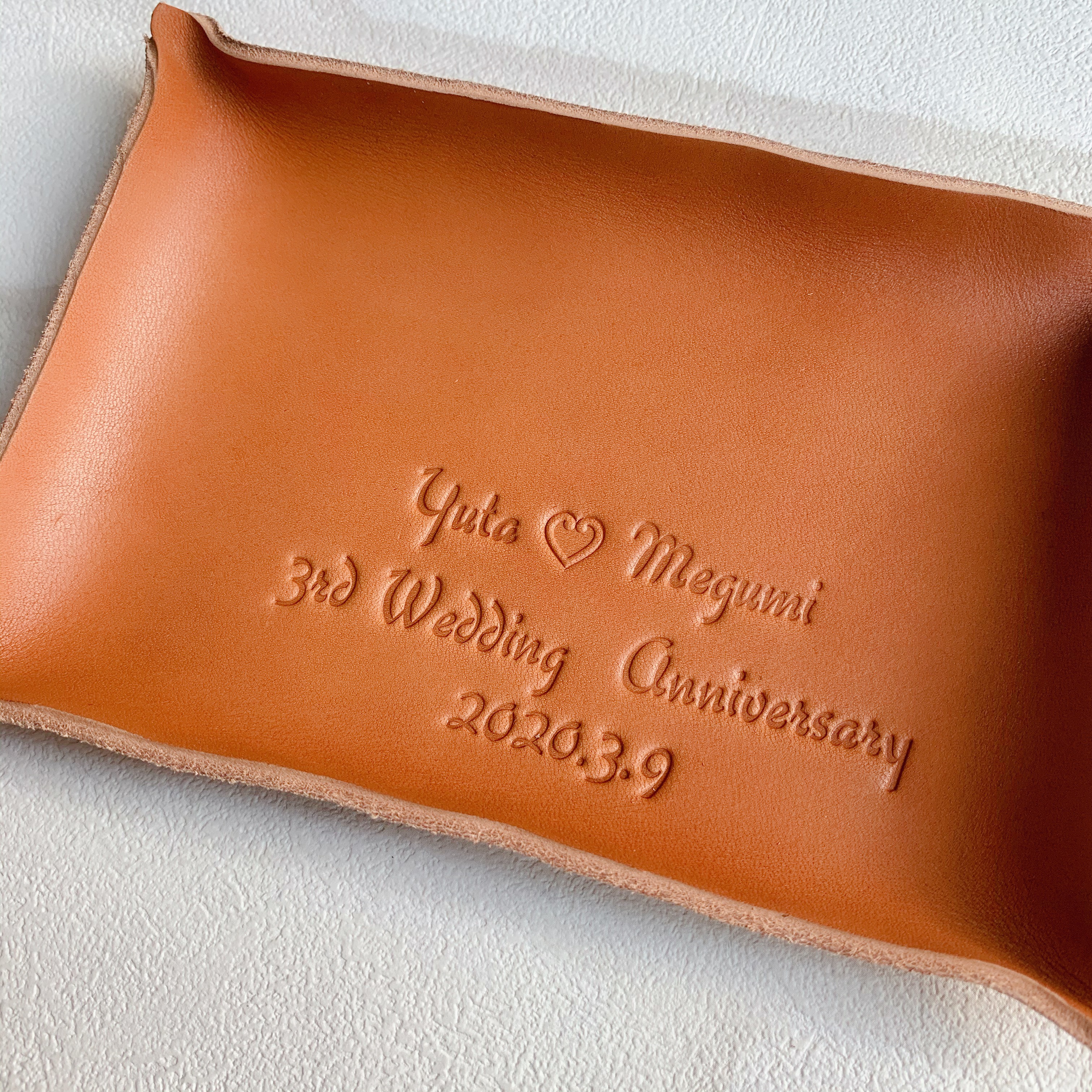 結婚3周年 革婚式に☆名前と大切な記念日を〜本革 レザートレイ 小物置き レザートレー