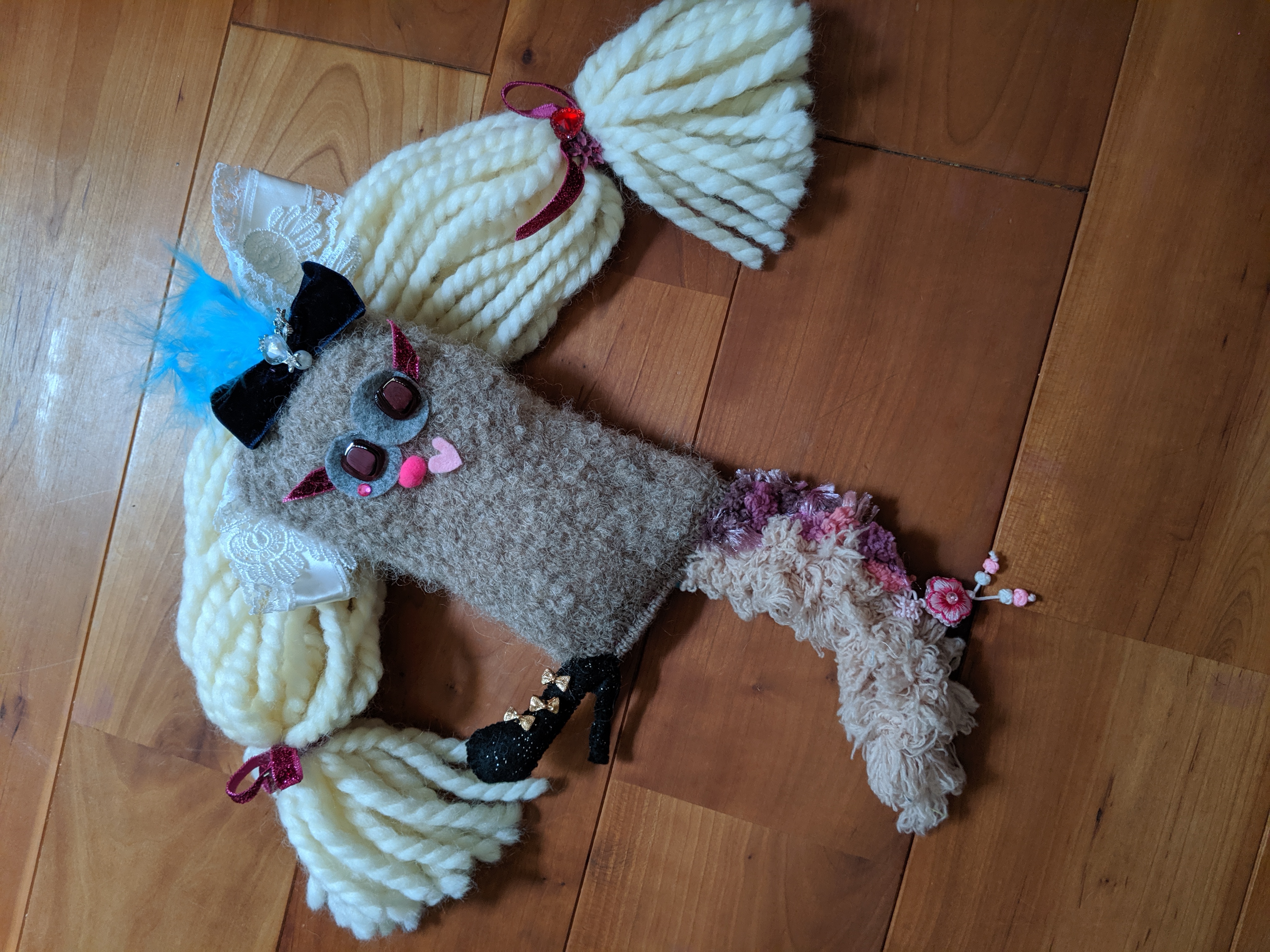 ブラックハイヒールでローキック☆　ドレッドヘアのフアフアちゃん☆　癒やしのアルパカ生地なボディ☆