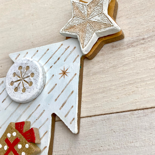 うさぎとヒイラギクリスマスツリーボード k タペストリー・壁掛け  