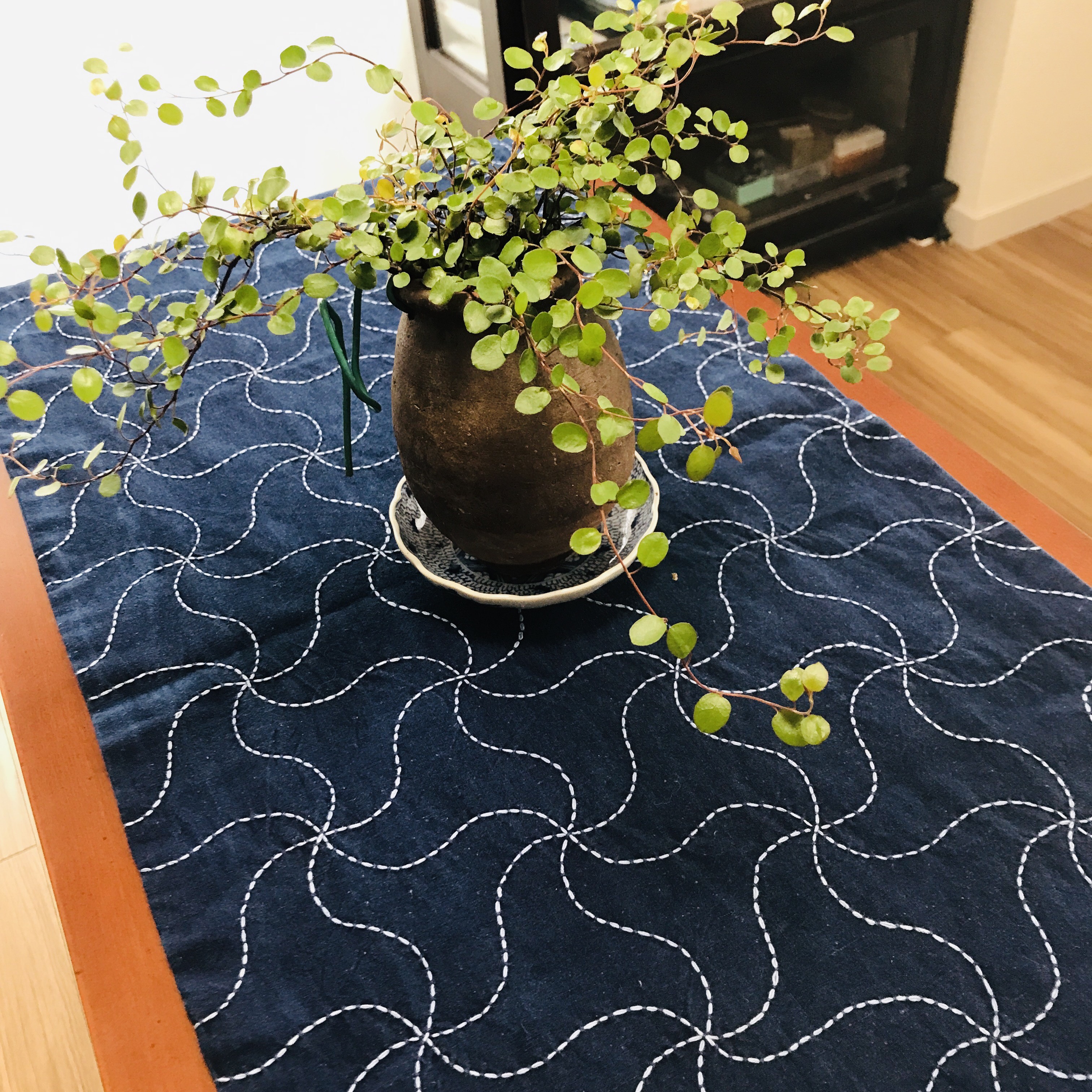 1543 藍(タイダイ)&板締め絞り 刺し繍(サークルフラワー)テーブルセンター 150cmx3本】 刺繍リボン アソートパック 幅約2cm~約4cm