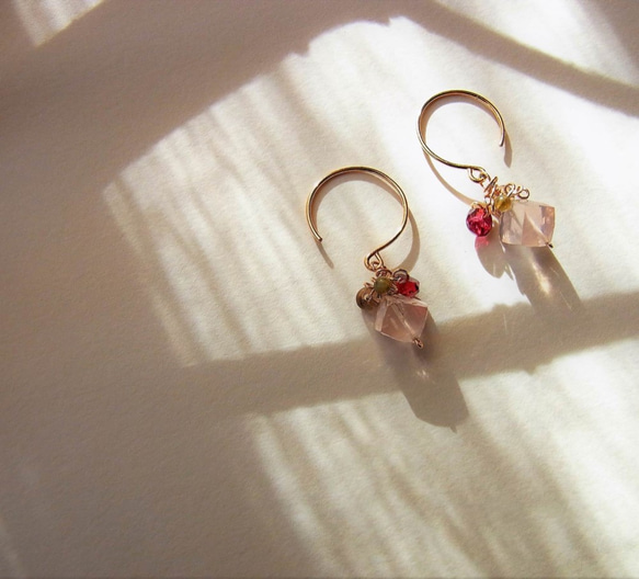 Earring Ⅱ  / ピンクのピアス 1枚目の画像