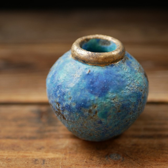小さな青色弥生小壺 no.5 一輪挿し・花瓶・花器 Haneco 通販