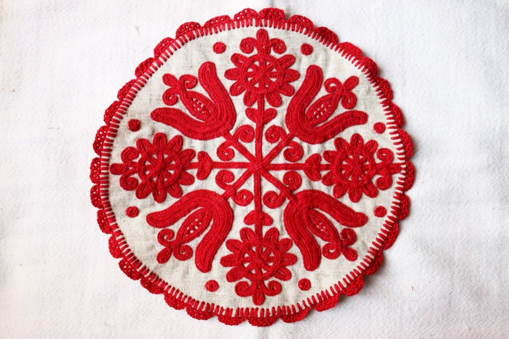 イーラーショシュ　手刺繍　鳥　植物　ピロケース