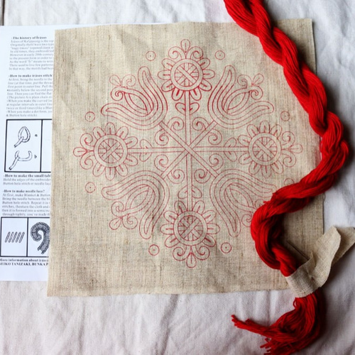 審美眼/ヘリテージ/イーラーショシュ/重厚/手仕事/手刺繍 イーラーショシュキット I)チューリップとケシの花のクロス キット