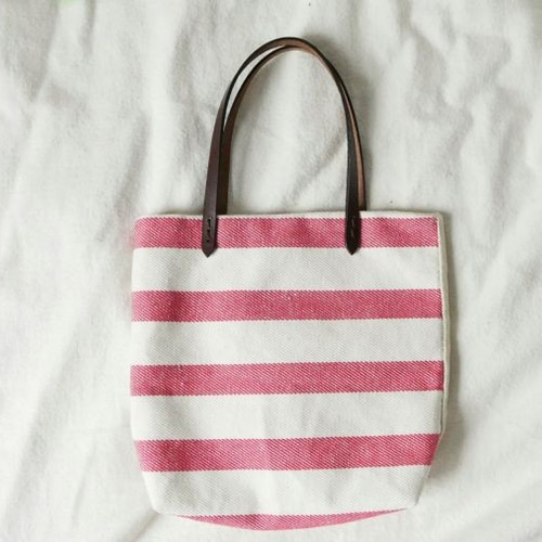 【クロスステッチ❤︎トートバッグ】ハンドメイド　サモイロフ　チューリップ クロスステッチ❤︎本革持ち手トートバッグ サモイロフ