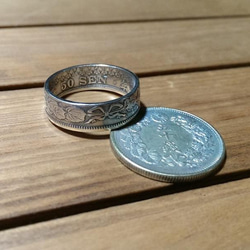 戴 硬幣戒指 COIN RING~日本旭日五十錢(銀幣) 手工戒指 手做戒指 錢幣戒指 第4張的照片