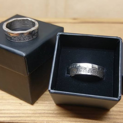 戴 硬幣戒指 COIN RING ~ 英國 20便士 波浪邊小皇冠造型 硬幣戒指 第2張的照片